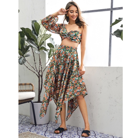 Floral Print Asymmetrical One Sleeve Crop Top - Picture 5 of 10